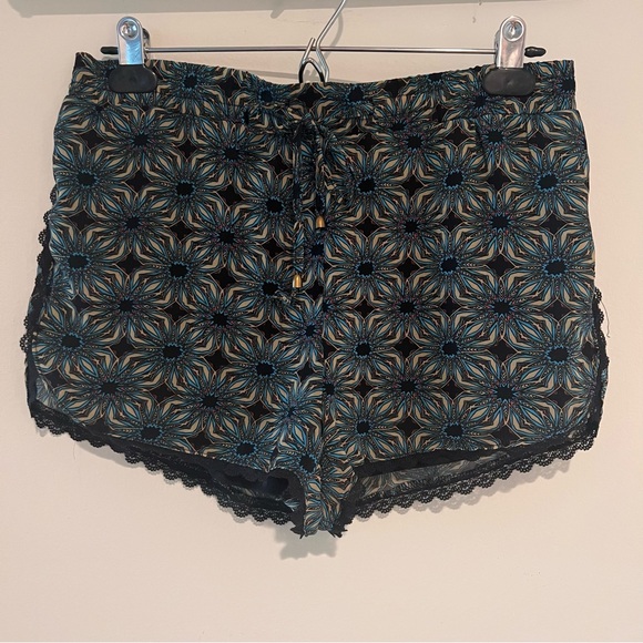 Graphic patterned silky short shorts with tie waist LIKE NEW CONIDITON - Picture 1 of 5